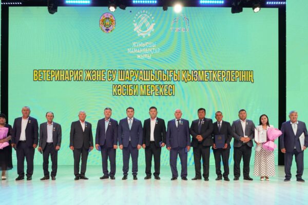 ТҮРКІСТАН ОБЛЫСЫНДА ВЕТЕРИНАРИЯ САЛАСЫ ҚЫЗМЕТКЕРЛЕРІНЕ 85 КӨЛІК ТАПСЫРЫЛЫП, СУ ШАРУАШЫЛЫҒЫ ӨКІЛДЕРІНЕ ҚҰРМЕТ КӨРСЕТІЛДІ